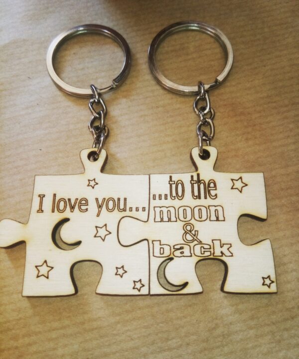 Ξύλινο μπρελόκ παζλ "i love you to the moon and back"