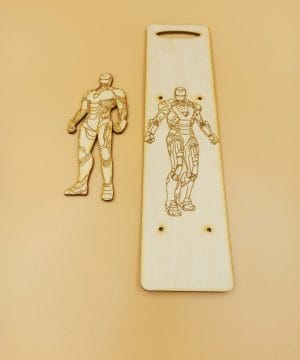 Ξύλινη πλάτη και στοιχείο για πασχαλινές λαμπάδες με σχέδια 30*7.5 cm με σχέδιο iron Man