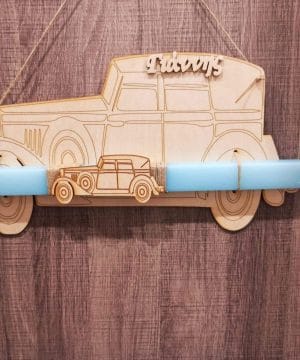 Λαμπάδα αυτοκίνητο με ξύλινο μαγνητάκι , κρεμαστό διακοσμητικό και όνομα της επιλογής σας