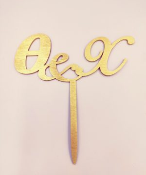 Ξύλινο cake topper με αρχικά της επιλογής σας