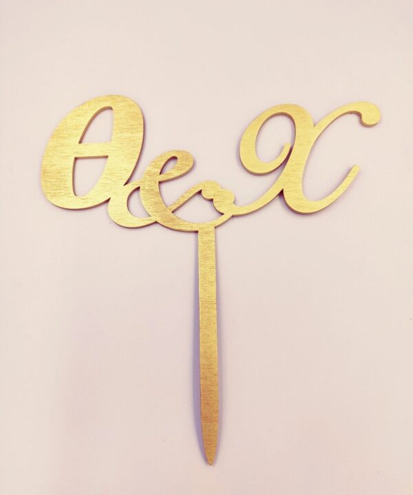 Ξύλινο cake topper με αρχικά της επιλογής σας