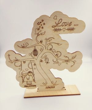 Ξύλινο στάντ με το δέντρο της αγάπης , ονόματα και ημερομηνία