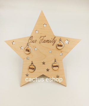 Κορυφή δέντρου ξύλινη με ονόματα στολίδια