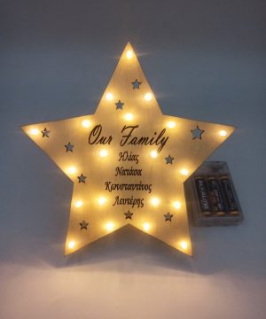 Ξύλινη κορυφή δέντρου our family με led λαμπάκια μπαταρίας