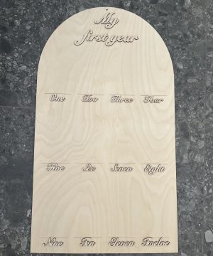 Ξύλινο κρεμαστό σταντ για φωτογραφίες “My first year”