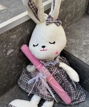 Λαμπάδα διακοσμημένη με λούτρινη κούκλα κουνελάκι 62 εκ