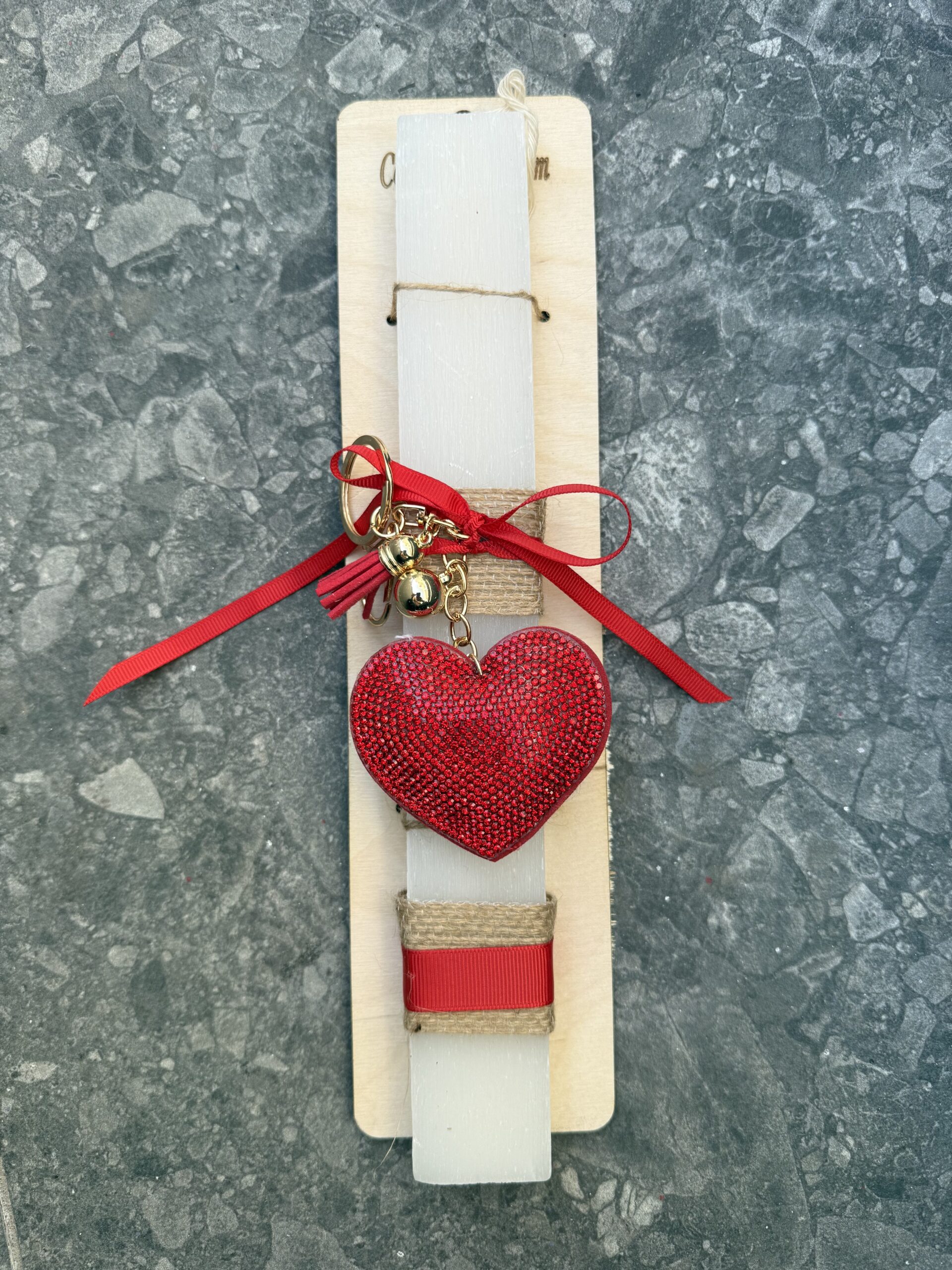 Λαμπάδα με μπρελόκ καρδιά με στρας κόκκινη