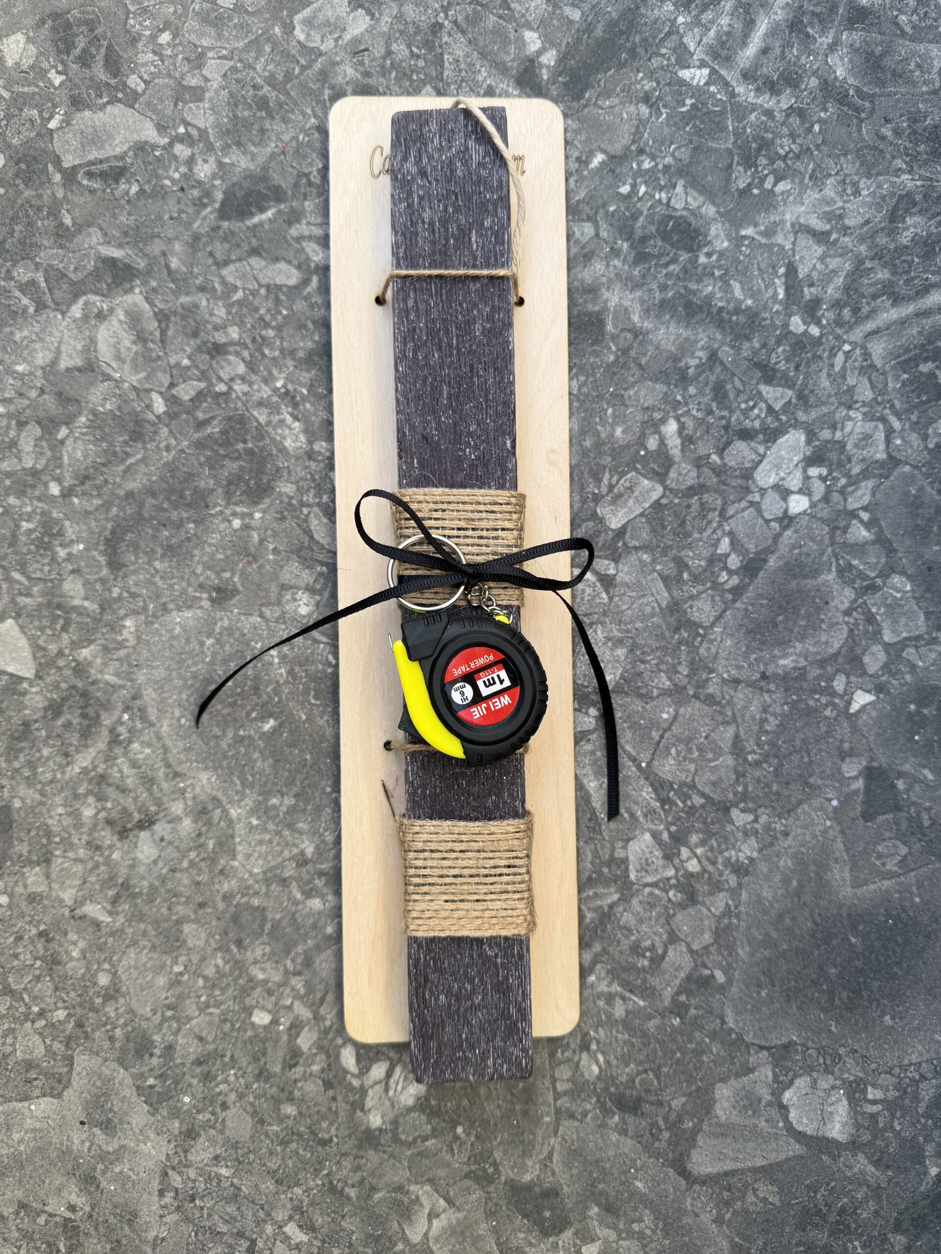 Λαμπάδα με εργαλείο μπρελόκ μέτρο