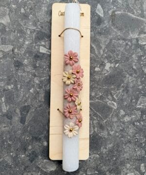 Λαμπάδα φλοράλ με σάπιο μήλο και μπεζ λουλούδια